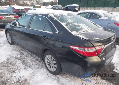 2015 Toyota Camry Hybrid Le z USA, uszkodzony, nr VIN 4T1BD1FK8FU168445